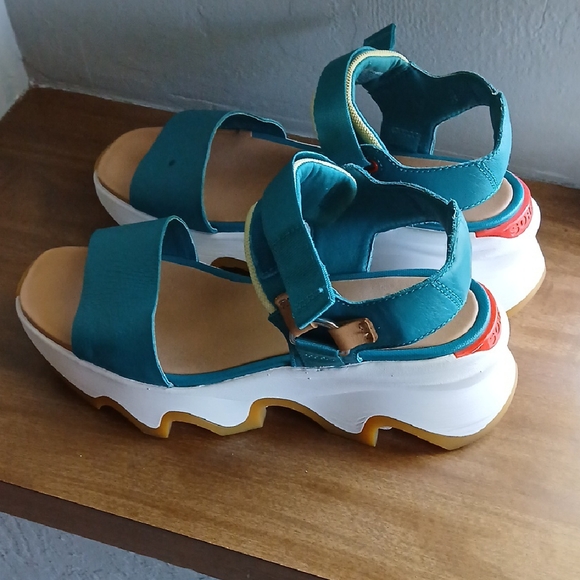Sorel Teal Kinetic Impact Y Strap Sandle - Picture 1 of 12